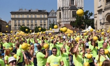 Udało się! Rekord Guinnessa w podbijaniu piłki do siatkówki