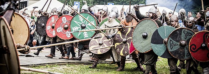 Noc Kupały i bitwa wojów na zakończenie pierwszego dnia Festiwalu Średniowiecznego